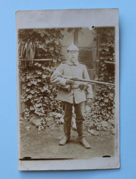 Ansichtskarte Foto Andenken AK Ludwigshafen 1914-1915 Soldat Pickelhaube Gewehr Patronentaschen Uniform Architektur Ortsansicht Rheinland Pfalz